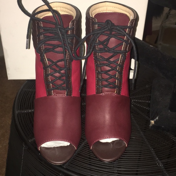 Gwen Stefani Bordeaux Open-toe Lace Ankle Bootie - Picture 4 of 6